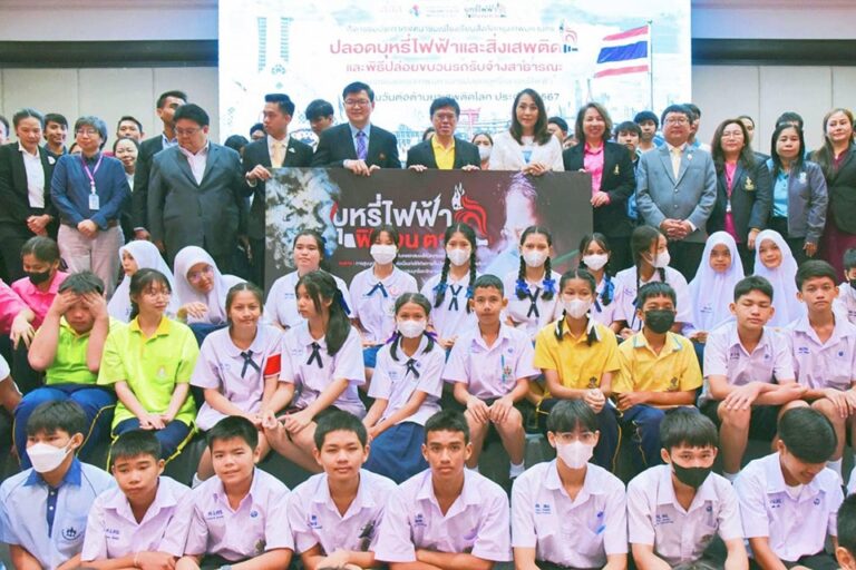 Governor Chadchart mandates BMA schools e-cigarette-free