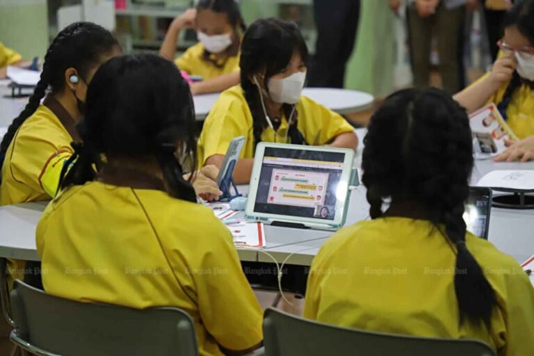 Thailand to spend 15bn on tablets and laptops for students